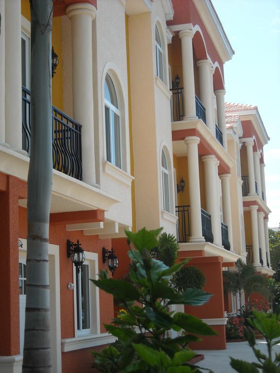 Mediterranean Three Story Beach Townhouse セント・ピート・ビーチ エクステリア 写真