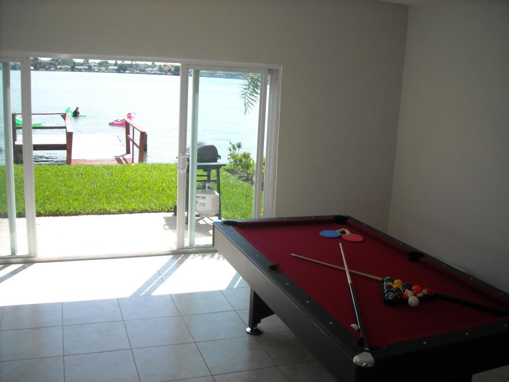Mediterranean Three Story Beach Townhouse セント・ピート・ビーチ エクステリア 写真